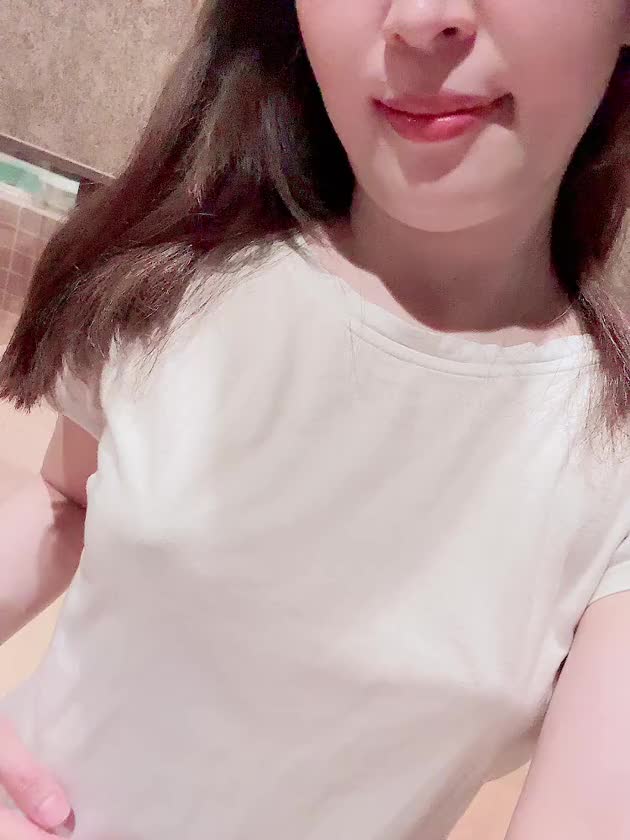 ヒメのビンカン勃ち乳首 2回戦
あと1日で終わるけど、今頃気付いたので載せてみました📸👯‍♀️
個人的に白Tシャツ萌え💕