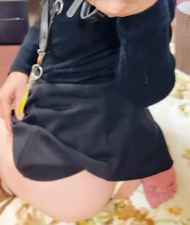 ロングスカートの中は…💓

Tバック\(//∇//)\

最近下着新しくたくさん
買っちゃいました💓

月曜日に届くの楽しみ🎁

次はどんな動画撮ろうかなぁ🍑

リクエストがあったら
教えて下さい(*´-`)