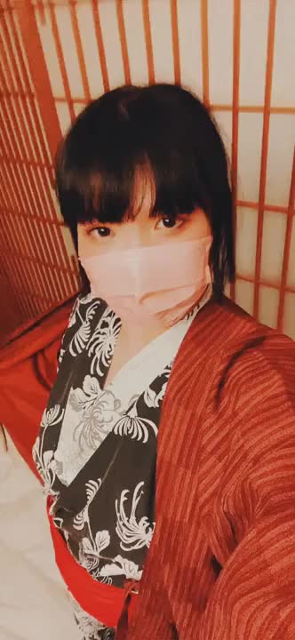 浴衣と温泉♨️ 最強コンボ💖 帯を解いてゆく時の布擦れの音が静かに響く。。。この後どんどん脱いでいくから続きもupするね❣️ フォロー＆いいねしてくださっているお姫様方👸🏻✨ 必ずお伺いさせて頂くので今暫くお待ちを…！🙇🏻‍♀️💦⬅️最近いつもこんな感じだ😣