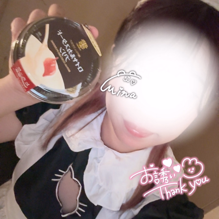 🍮


ご本指様ありがとうございました❣️
みながプリンすきだから
美味しそうなプリンを
プレゼントしてくれてうれしい🥺🫶

後がけできるカラメルは
おしゃれだし美味しすぎました🤤

メイドさんも猫モチーフになってて
みなのことを猫っぽいって
言ってくれてたから喜んでくれたの
うれしいですよ〜ฅ^•ω•^ฅ

また会えますように☺️✨



台風さんはいまどの辺りなんだろう？
部屋にいると天気も分からないけど
これから来られるお兄さんも
気をつけてきてくださいね😢

そして、
今日メイドさんになってたのですが…
まさかのファスナー破損で
泣く泣くドレスに戻ってます😖

また次の出勤日から違うコスプレを
披露するので楽しみにしててね😭

引き続きお誘いまってます🎀




みな🧸