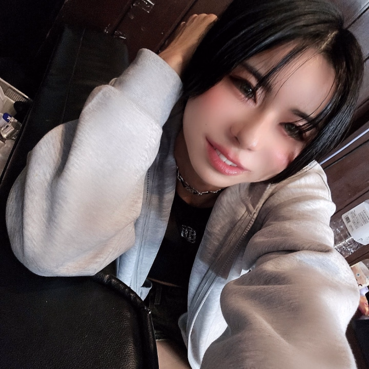 先ほど出勤しました！
今日はいまのところ14時からの予定は空いているから、遊びのお誘いまーすっ😆

それでは今日もよろしくお願いいたします！

👇️  ちかとのチャットは  👇️
👇️  ヒメ チャンネルで♪ 👇️
https://hime-channel.com/profile/rq1zg4