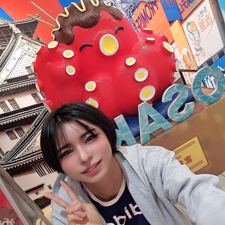 大阪上陸しました❗
今日から梅田シャッフルスタートです♪
さっそくお兄さんが遊びに来てくれてるので行ってきますっ😅

～お知らせ～
6月25～27日は大阪梅田店、6月28日は名古屋店に出張しちゃいます❗
ランクアップ前ラストのシャッフルなのでこの機会にぜひ✨

👇️  ちかとのチャットは  👇️
👇️  ヒメ チャンネルで♪ 👇️
https://hime-channel.com/profile/rq1zg4
