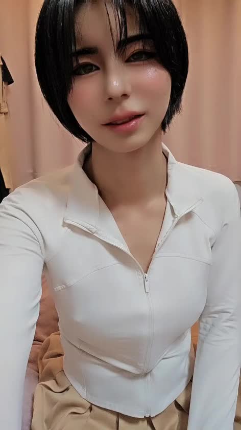 こんばんは♪
お題動画のもらって嬉しい差し入れドリンク！アップしたよっ✨

ちかが好きなのはキレートレモン❗
ビタミンCとレモン果汁がたっぷりでお口が✳️みたいになっちゃうけどそれがいいんだー🥰🥰🥰

～お知らせ～
6月25～27日は大阪梅田店、6月28日は名古屋店に出張しちゃいます❗
ランクアップ前ラストのシャッフルなのでこの機会にぜひ✨

👇️  ちかとのチャットは  👇️
👇️  ヒメ チャンネルで♪ 👇️
https://hime-channel.com/profile/rq1zg4