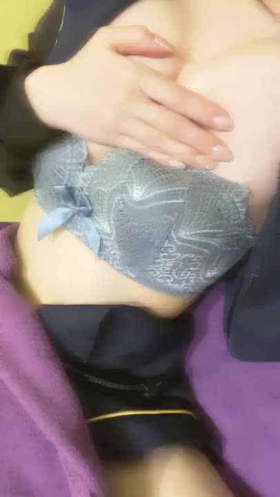 乳首いじいじしてくれるお兄さん待ってます🥺