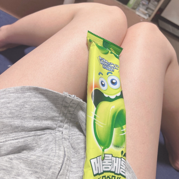 おはようございます😊☀️
まるちゃんです(   ´⚰︎`°。)

最近眠いのに眠れないよぉおお😪😪😪
睡眠時間が欲しいなぁ🥺🥺
ってか見てみて！
ベロベロバーアイス('👅')買ったんだよ🍨
すごい好きだったなぁ
このレモン味とかあればいいのに🍋

今日の出勤ものんびり頑張ろうね(*•̀ㅂ•́)و✧
みんな無理せず頑張ろうねん
ほなぼちぼちねぇ〜🐔