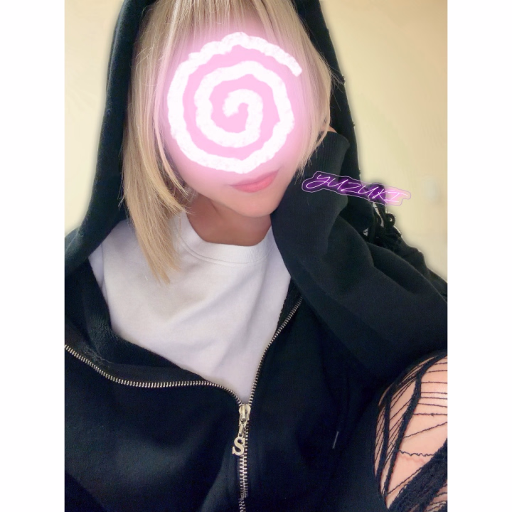 ストリートなお洋服も好きな
ゆづきです\( ˆoˆ )/

今日もお部屋います✌🏻🩵

今月の出勤も後２日なので、
ぜひ愛のお誘いお待ちしてますね💌