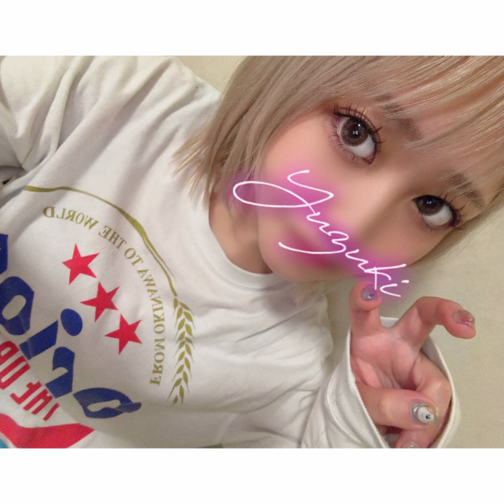 おはよ〜🌼

最近、早起き慣れてきて嬉しい٩( 'ω' )و

天気よかったのに明日から雨らしいね☔

気温も低くなるのかな？

服装難しい〜🌀

お兄さんも体調などに気をつけて
お過ごし下さいね(>_<)

本日もお待ちしてます🌷