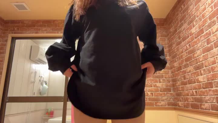 脱ぐと見せかけて、脱がない😋出勤しました！18時までよろしくです🎉