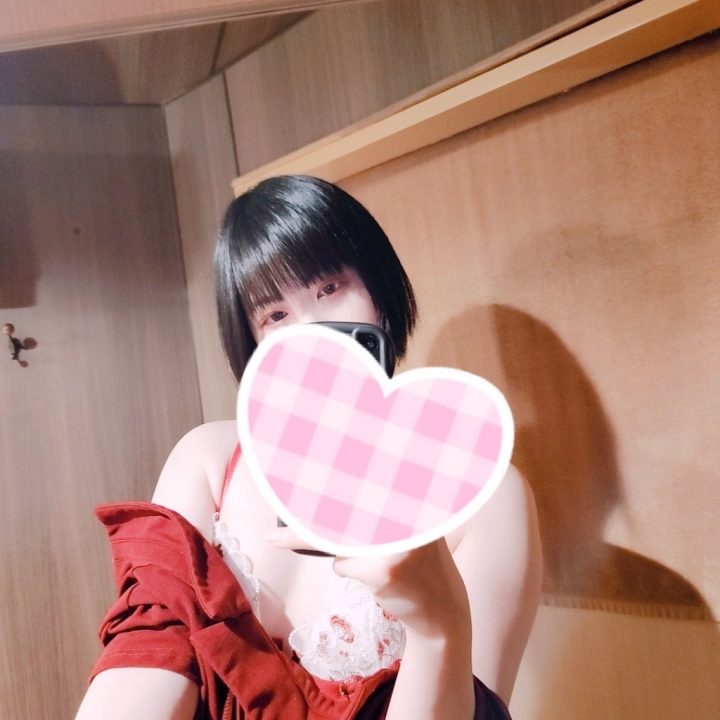 おはようございます☀️𓈒𓏸
きっかです🎶

本日はお店の日！！
8:00~13:00までおります🙌🏻 ̖́-‬

ハートのお部屋になりましたので、会いに来てくださるお兄様はお隣の地下のお店に来てくださいね💕

昨日今日とお天気良くてとても過ごしやすいです❣️
(昨日はちょっと暑かった👕)
お外に出た帰りに寄ってくださいな〜💌♡

お待ちしております💓

✄-------------------‐✄
イベントやってるみたいだったので、久しぶりちょっと脱ぎ脱ぎした写真を…😌💖✨