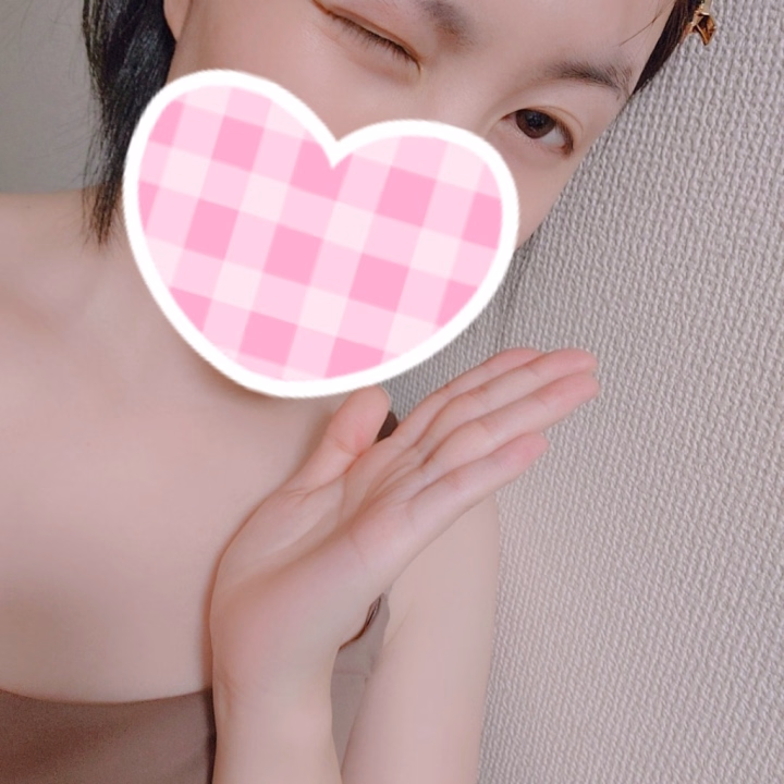 こんにちは☀️𓈒𓏸

本日お店におりました〜🎶

久しぶりのお店、全時間仲良しさんでとても嬉しかった〜(*ˊ˘ˋ*)｡♪:*°

お久しぶりの仲良しさんはやっぱりお口が止まらなくなっちゃいますね👄
 本当にあっという間の時間でした…！
いつも一緒に過ごしてくださり嬉しいです🥹💕

差し入れもたくさんありがとうございます🎁
きっかの好物ばかりでとても嬉しいです🤤✨
何個か食べちゃってますが、大事にいただきます！！

また来てね〜🎶

✄-------------------‐✄
次回はまた日にちが開きまして、5/10(日) 7:30~12:00

空いている時間は
7:30~ 50分 の1枠のみとなっております🙇‍♀️💦

朝から元気だよ〜ってお兄様はお誘いお待ちしております💌

✄-------------------‐✄
パック後のきっかをそえました‪( ˶'ᵕ'˶)✨
花粉のせいなのか…ほっぺがすごく乾燥しているので、最近フェイスパックするようになった！！