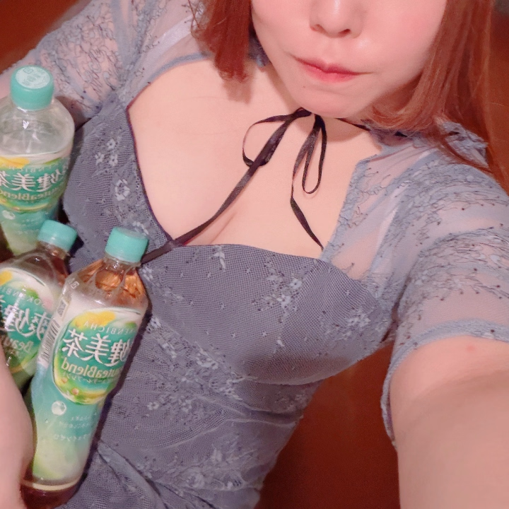 爽健美茶〜‼️🍵さいこう♡
そうけんびちゃは子供の頃から大好き😘

甘くないお茶ってなんか健康にいい感じがしてリラックスできる👀‼️
最近よく飲むのは生茶のほうじ茶🎵

普段は紅茶や烏龍茶の飲み放題によく行きます🤣✨✨ティー天国🍵☕️