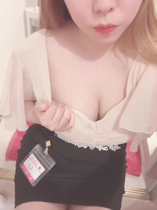 マットでローション❤️ヌルヌルしたいお兄さま仲良くなりたいです💓おっぱい触りたい人いいねしてください❣️🤣💓