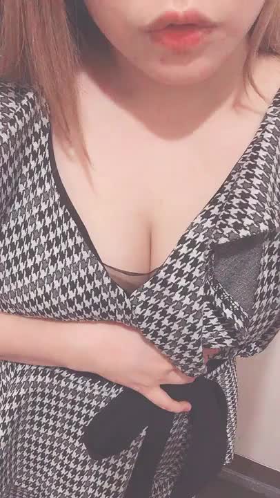 雨にも負けず💪❣️❣️来てくれてありがとう💓まだまだ当日受付してますよっ(〃ω〃)💓ヌルヌルローションでまったり癒されませんか❓💓おっぱいふにふにしてみました♫