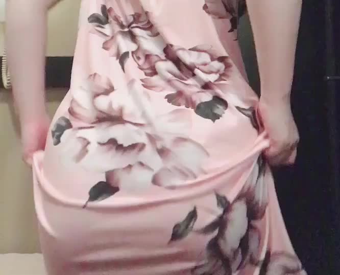 おしりフリフリ😊おしりの吹き出物が治ってないよぉ😅