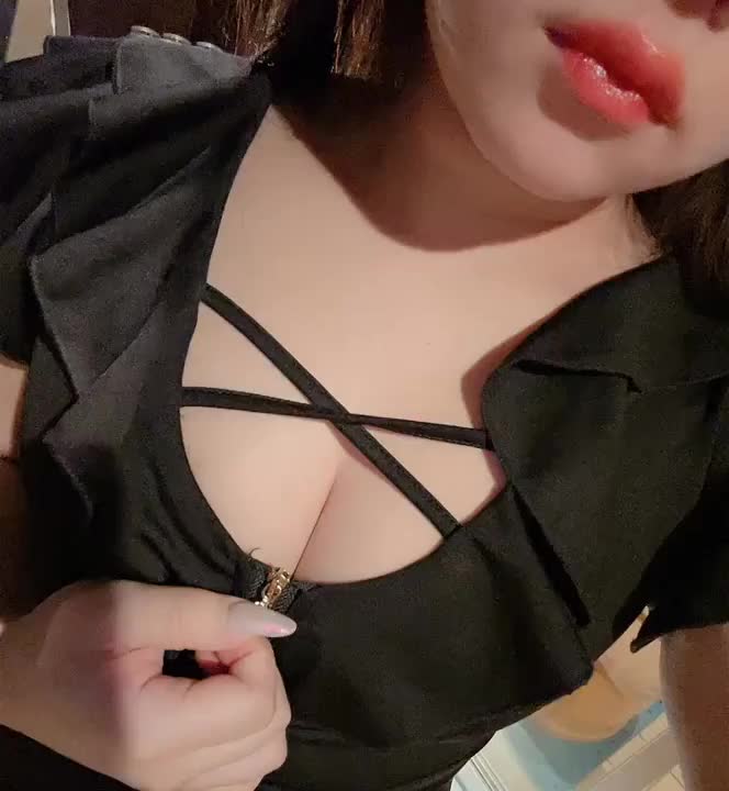 えのぱい好きな人
集合だよ💕

感じやすくてすぐ固くなっちゃうところ…
見つけて…🫶