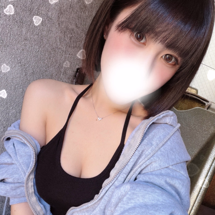 出勤にょ。

お天気良過ぎて気持ちがいいね！

今日も元気にお待ちしてます。

急遽なのにご予約たくさんありがとう。


ちなみに明日、明後日も出勤なので、会いにきてくれると喜びます☺️