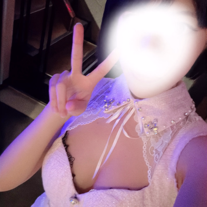 おはよう！！！

先日、👧になったと思って早退しましたが、不正出血でした🥲

👧になったと思って出勤予定落としてもらいましたが、違ったので急遽出勤になりました☺️

18-23時30分でいつもより短いですが、
タイミング合う方、来てくれると嬉しいです😭😭😭