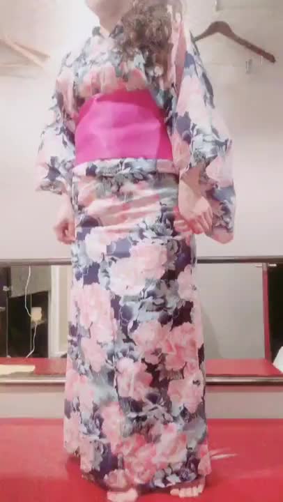 スタッフさんに撮ってもらって浴衣イベントの動画載せます(*´ 艸｀)初めて過ぎて動作変だwwお会い出来るの楽しみにしてます♡