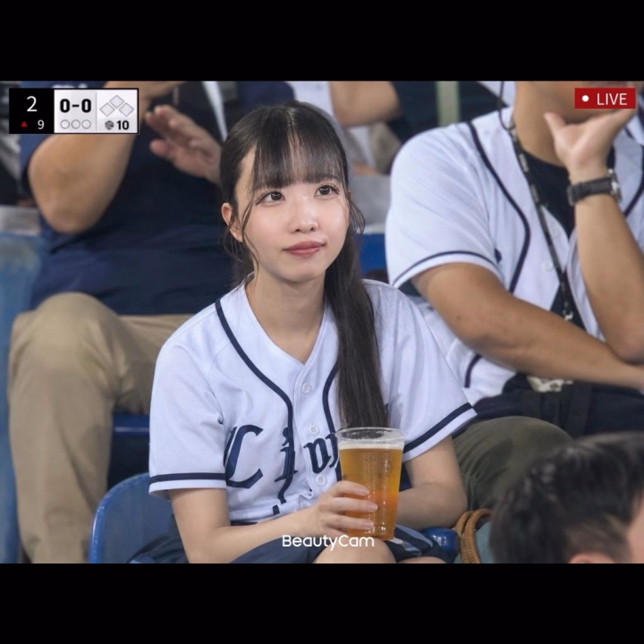 　　　最近流行ってる野球観戦ai⚾️
　ずーーっと見に行けてないから今年は
　　　行けるといいな〜〜👦🏻⚾️🩵

　　　　　今日は15時までで
　　明日はお休みなのでお間違い無く🌟
　　よろしくおねがいします〜〜🐈🎀