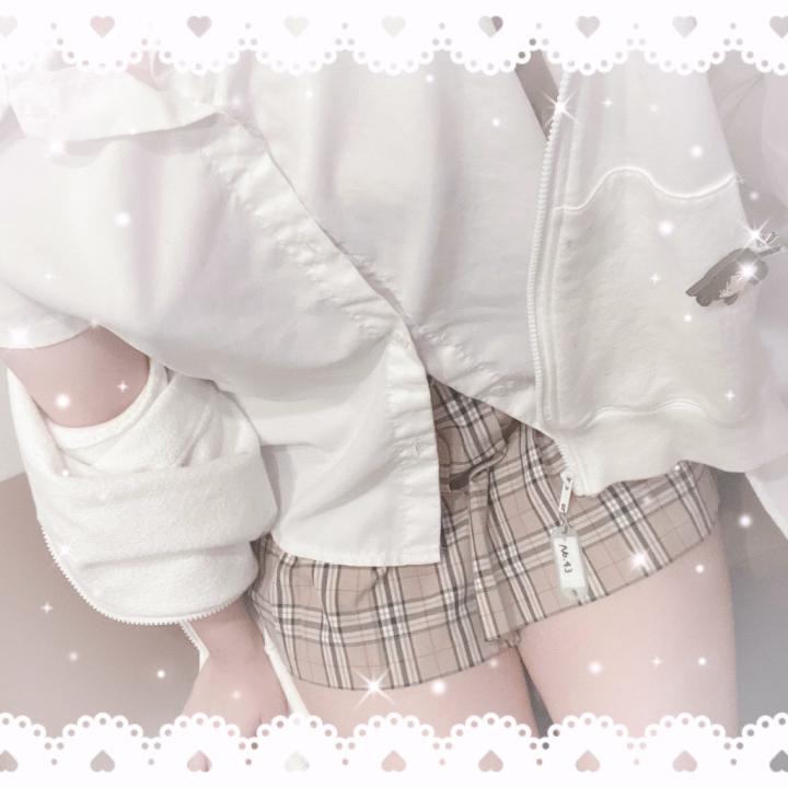 こんばんは🌙* :ﾟ
No.43 まっちゃです🍵🍼💚

今日は週1限定の制服です〜‼️
お昼頃雷雨凄かったらしいですが大丈夫でしたか！？まっちゃは室内にいたのでわからなかったですが、朝から頭痛予報で降るんだろうなあと思ってました🙄

華金！ラストまでお待ちしてます🍀*゜