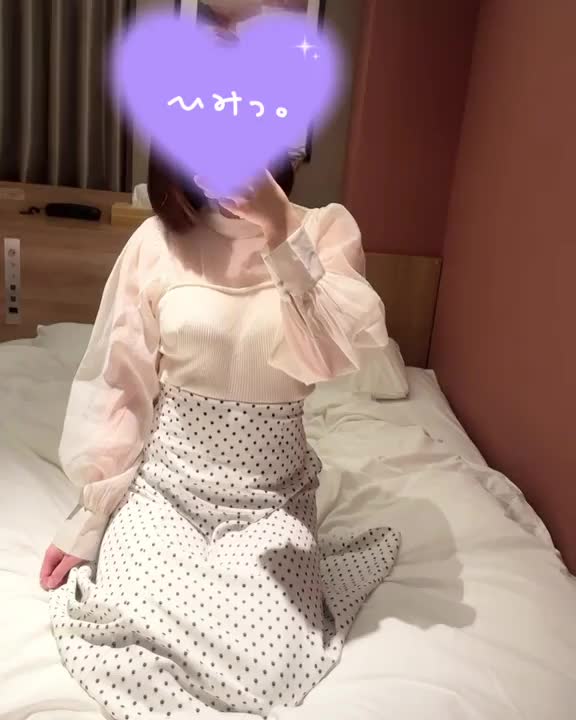 普段はミニスカートが多いけど、お姉さんっぽいお洋服も好きだよ💗お兄さんはどんなのが好きですか❓