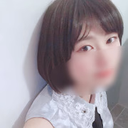 きぃ