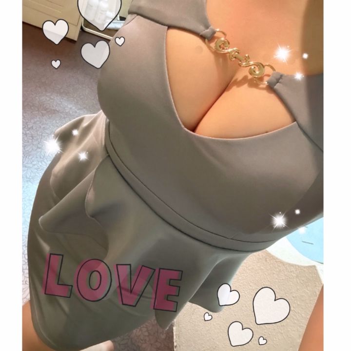 おはようございます💓



昨日の台風お兄様達は大丈夫だったかな❓☔️

今日も少し風強めだけど出勤してます💓




新しいドレス👗凄い着やすくておっぱい盛れて購入して正解でした💓
いっぱい触って欲しいです🥺💓



本日も17時半まで出勤してるので良かったら遊んで下さい✨
予定なくてお暇なので遊んで頂けるととても喜びます🥲🫶💕



とてもムラムラしてます🥲💔



とろとろローションでぬるぬる濃厚に密着してMットで一緒に気持ち良くなりましょう💕
ベットでの攻め合いっこも大好きです💕
攻めるのも攻められるのもどちらも大好きなので一緒にいっぱい気持ち良くなりましょう👩‍❤️‍💋‍👩✨


沢山気持ち良くなって頂きたいのでご奉仕させて下さい😌✨

癒されたとか楽しかったって思ってもらえたら嬉しいです💕



今日はお時間あるのでお礼日記書いていきます✏️📔