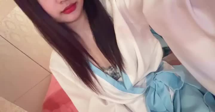 すぐはだけちゃう🥺
