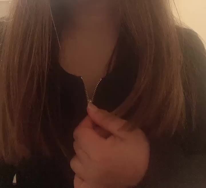 運動会う〜ん難しいな　私のオッパイをボールにしよ🤭熟女なオッパイ好きですか❓