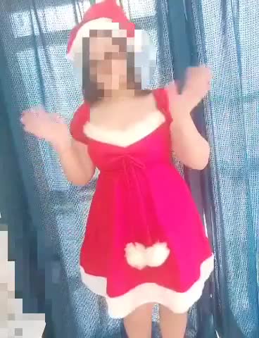 まだ早いですけど…

クリスマス衣装着て撮影🎬
(去年撮った動画)

たまにこんな感じの動画も良いって思う方居るかな？🤔