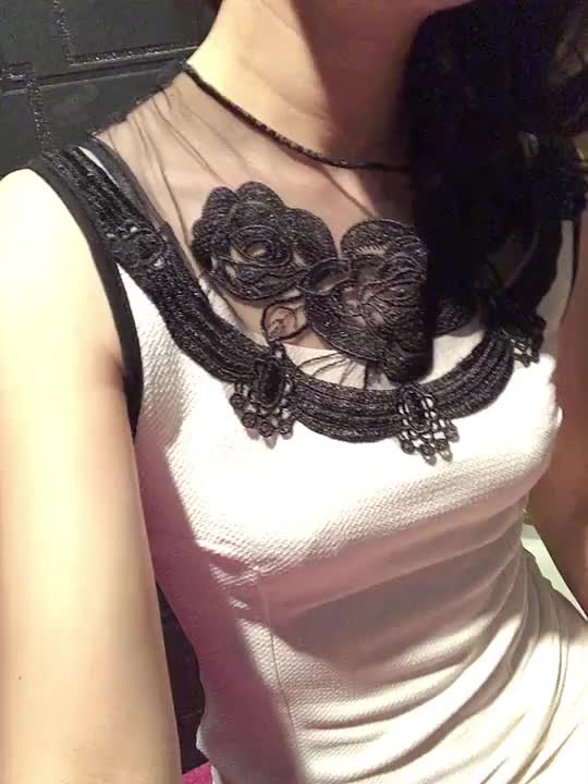 おはようございます💕なおです🌸身体をなぞるだけでも、なぜかエロスを感じますよね💕季節的に❄️人肌恋しいこともあるのかしら？？