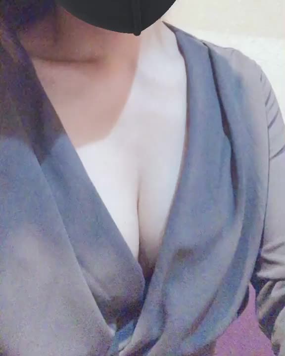 胸元が大きく開いたワンピース👗❤️