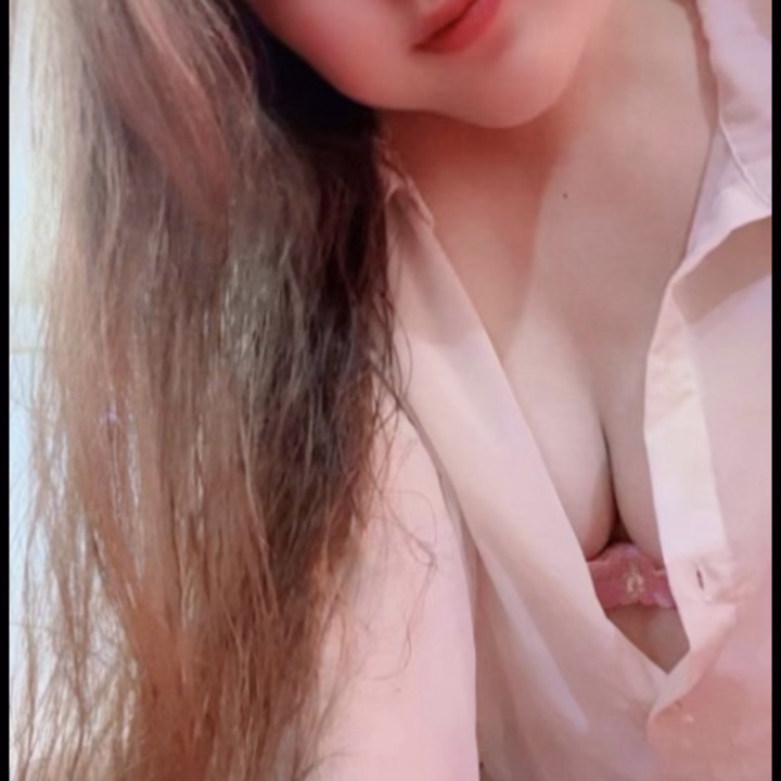 お昼すぎになって、ちょっとゆっくりしたくなる時間☺️💕

今日はまだまだ一緒に過ごせるよ♡
午後からまったり癒されに来てくれたら嬉しいな🥰

あなたからのお誘い、楽しみに待ってるね💋