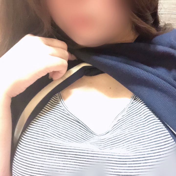 おはようございます🎶

かりんです‎🤍

今日は昨日より暑いみたい😲
アセもじわじわかくかな？
スッキリしに来てください‎🤍

15時までなのでお店に
お電話でも受付可能です😣🤍
お待ちしております‎(^_  ̫ _^∩)♡