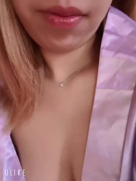 さや、よく舌がエロいって言われる('👅')

乳首舐めるのとか得意だからM男さんは相性よさげかも(´・ω・｀)
