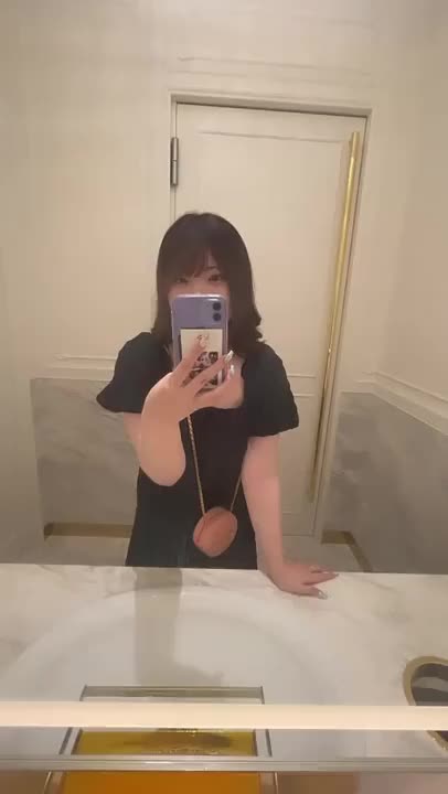 飲みの帰りに呼んでくれる人、すき。
ほろ酔いでふたりきりの空気って、
なんかえっちじゃない？
そのまま、指で、舌で、
ゆっくりとお互いの体温、確かめたい🍶

ワンナイしたことないお子ちゃまだけど👶🏻