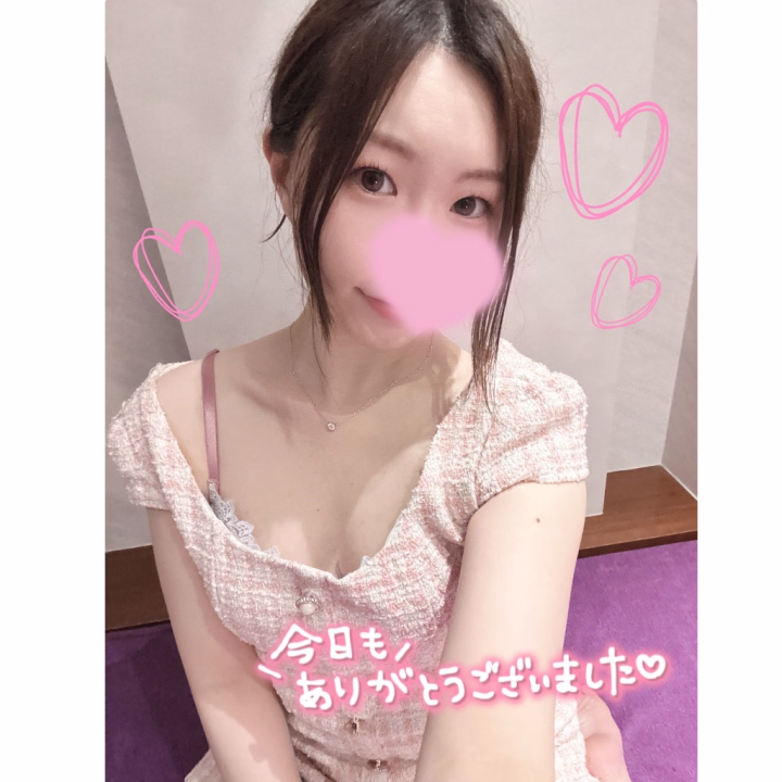 ありがたいことにきょうは
本指名様DAYでしたっ🙈💕✨

雨のなか、足を運んでくれたお兄さま方本当にありがとうございましたっ🍀✨

華金だーーっ“(⌯¤̴̶̷̀ω¤̴̶̷́)✧💐✨

帰り道、雨のなか遊びにでかける人達がたくさんで、夜の中洲はまた新鮮っ🤭❤️ カップルも多くて帰りながら人恋しくなりました、、、😭💕ｳﾗﾔﾏｼｲ♡

お会いしたお兄さままたたくさんいちゃいちゃしようねっ❤️✨

帰っていま拗ねながら、大好きなトマトジュース飲んでます🍅🥤⊂(*ˊ˘ˋ*)笑
↑健康てき💪笑

そして明日は8時からお部屋いますっ💕
空いてる時間もあるのでぜひお誘いもまってます✌️

きょうはゆっくり休んでくださいね☺️💕

おやすみなさいっ💤

ひより