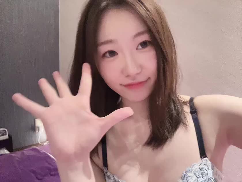 お兄さまお久しぶりだよー💕

寂しがってるお兄さまいないかなぁなんて、、たまには動くひよりを🤭💕

お盆休みはみんな帰省したりゆっくりできてるかなー？💭
ひよりは、夏らしくスイカ🍉たべたり、女の子の日も被ってるので、ゆっくりお休みいただいてますっ🥰✨

このあとは、8月後半のスケジュールだすからチェックしてくれると嬉しいなっ💕

お兄さま会いにきてねっ💕

ひより