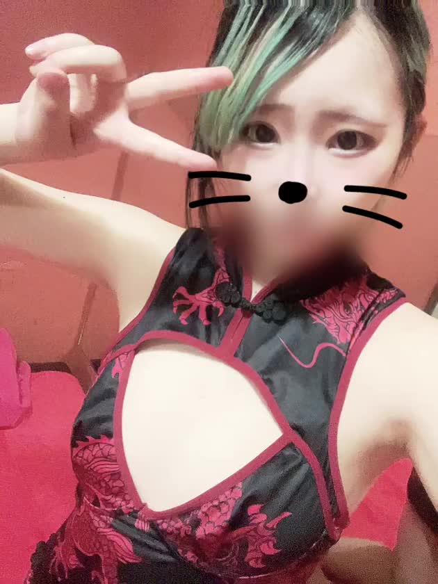おはようございます₍^⌯  ̫ ⌯^₎ᐝ

今日少し雨がチラついてたね💦☔

だけどみりなの気持ちは晴れ日和！

お部屋と相性ばっちりな赤色の

チャイナコスプレで待ってるよ🎶