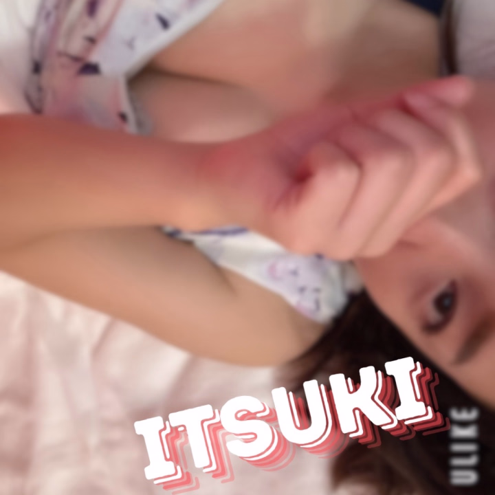 皆さんこんばんは＼(^▽^)／！





明日は7時-13時で出勤です❣️





短いお時間ですがよろしくお願いします😊♡♡



近々ゴルフを再開します⛳️




初心者ですが...🔰‪𓂃 𓈒𓏸






とりあえずクラブはあるので
ウェアから新調してきました🤣





来月にコンペがあるので特訓あるのみ⛳️





楽しみだー(o・・o)/







桃李🍑いつき