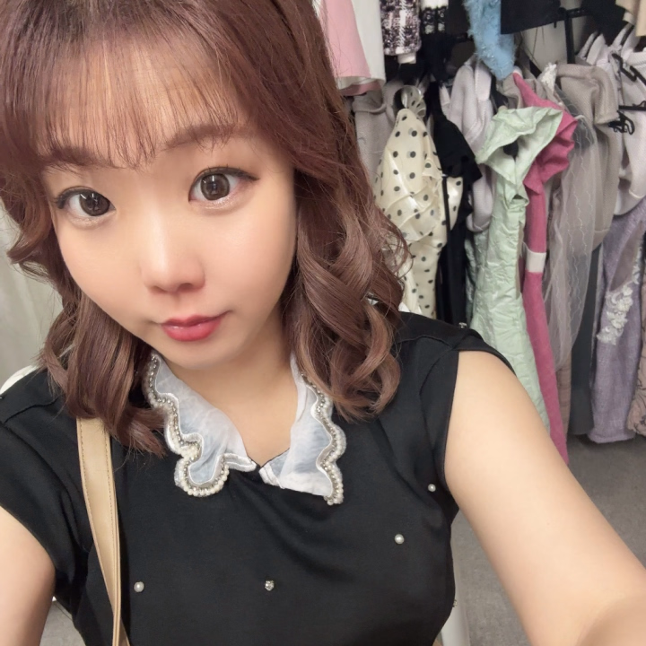 お久しぶりの出勤！！
もうお店着いてます〜🫶
久々なので、お兄さんと遊べるのお待ちしてます！！

23:00までいます！！
雨降ってて足元悪いけど楽しい時間過ごそうね🤓