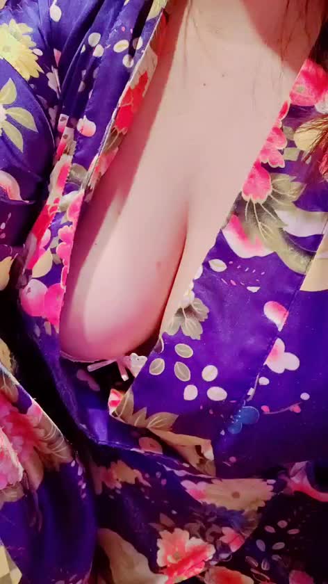 おっぱいもみもみしてみました❗