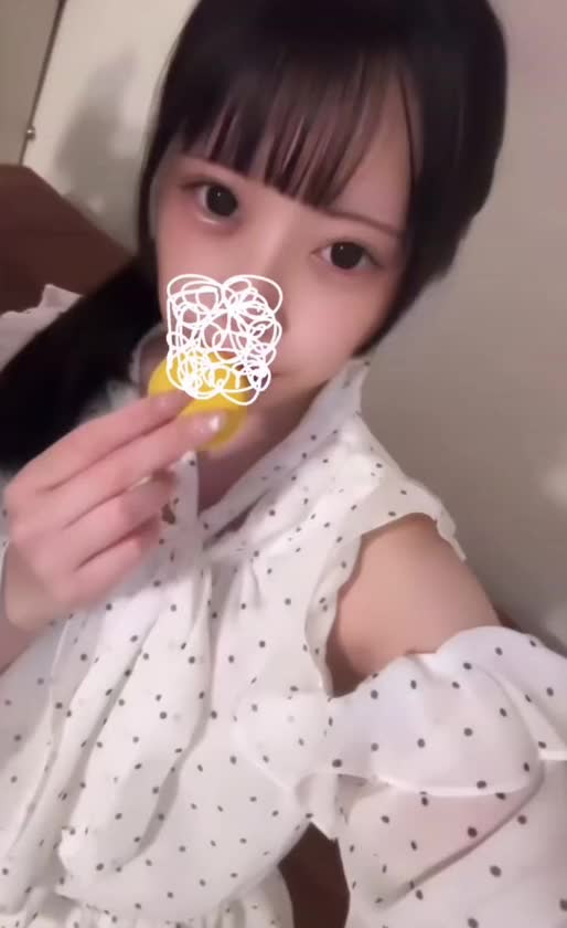 こんにちは(*,,•ᴗ•,,)ﾉﾞ ♡

5月28日、5月29日遊んでくださったおにいさんありがとうございます( ‎߹𖥦߹ )♡

そして、5月ありがとうございました🥰‪‪❤️‍🔥


おにいさんのおかげで、楽しくてしあわせな5月でした🫶🏻‪‪❤️


マカロン！すごくだいすきで、見かけたらついつい買っちゃいます🥺💕💕

食べてるのは、レモン味です❗️🍋
どの味も美味しくて好きです♡


おにいさんも、美味しいものたくさん食べてからだやすめてください🥺✨


6月もよろしくお願いします꒰ ᐡᴗ͈ ·̫ ᴗ͈ ꒱♡


るみ