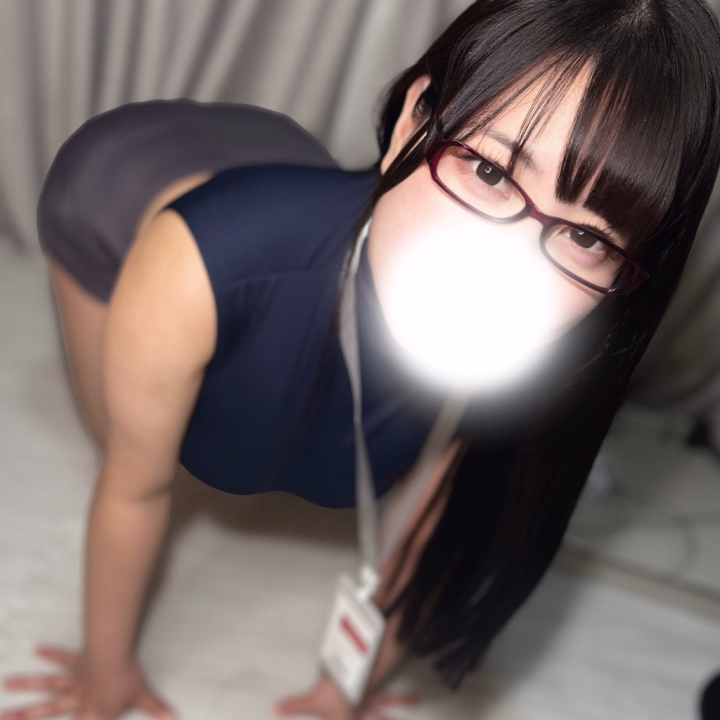 🤍社長と秘書の魅惑の甘い関係🤍




ことのくんっ…、、



ダメじゃないかそんなに
顔を近づけちゃっ、、



「だって社長、最近すごく
お疲れのように見えるんですもの…」



「ことのが社長のお疲れを全て
癒して差し上げますね。」



こ、ことのくんっ…！！
チャック降ろしちゃダメじゃないか！！



「いっぱいご奉仕して
社長を元気づけるのが私の
務めですから❤︎」



みたいなイメージプレイ
してみない？🫣