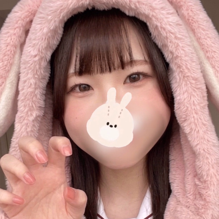 うさぎちゃん貰ったけんつけてみましたー🐰✨
たまみちゃんフワフワでモコモコした動物大好きやけんめっちゃ嬉しいです😊

うさぎちゃんになったけど油断しとったらガオって噛みついちゃうけんね🐰🌸