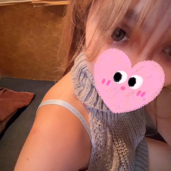 こんばんわ🌙

今日は17時〜ラストまで出勤してます！

ちょっとえちえちなセーターを着ちゃった🤭今日もいっぱい楽しもうね🫶

待ってます📞💕
