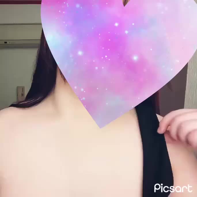 服を脱がす瞬間のドキドキ…‼️

これからお兄様と…💭
えっちなこと始まっちゃうって想像すると///💖
興奮止まらなくなっちゃう( ߹ㅁ߹)

優しく脱がせてくれますか🥹
お兄様も脱がせてあげますね🍀*゜

2人で全身密着させて🥺
幸せ時間いっぱい過ごしませんか///