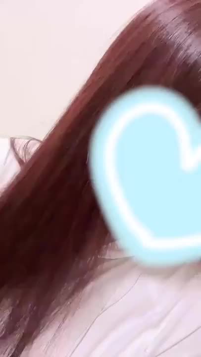 サラサラロングヘア〜❣️
好きですか？？🥰

髪の毛は命‼️
あっという間にここまで伸びた✨

身長ちっちゃいから💭
身長の半分ぐらいまである❕

最初はおっ○い隠れたらいいなぁぐらいだったんだけど💭
伸ばしてたら楽しくなってきちゃった🥰

見に来てくれるお兄様お待ちしております❣️