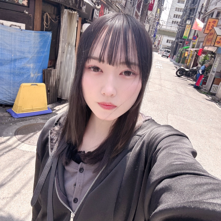 おはようございます♡♡

今日もお店出勤してます!!🫶🩵

明日は親知らずぬきに行く！！

待ってるね