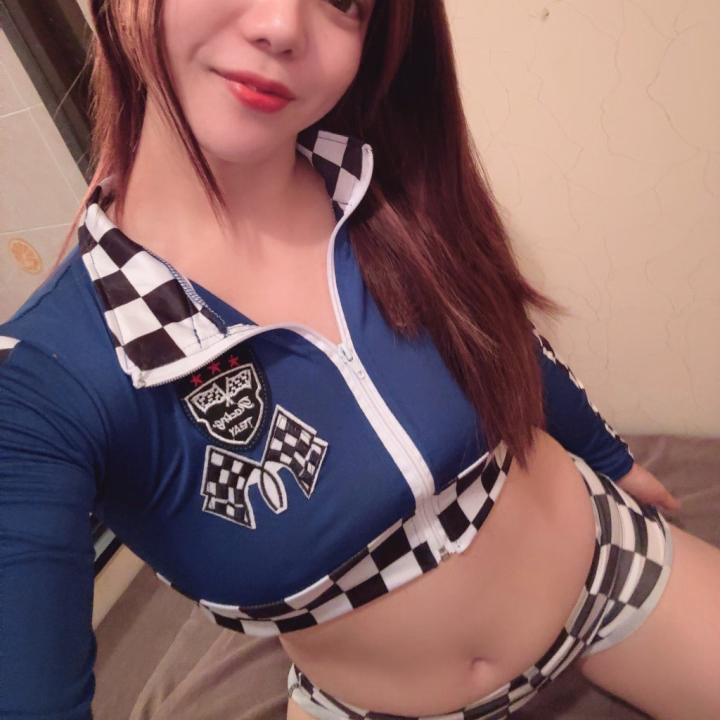 お久しぶりです！
今週は沖縄でレースクイーンやってます🚗🫣

来週戻るので待っててね💕💕